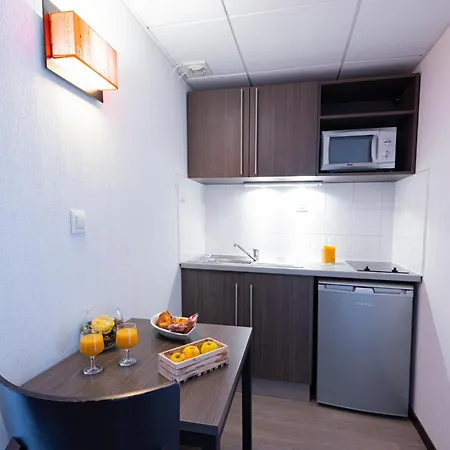 Zenitude Hotel-residences Gare Aparthotel Nimes
